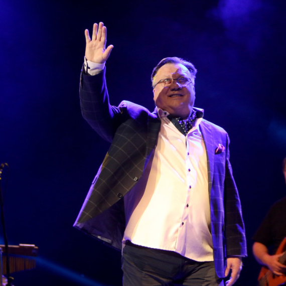 "Svaki dan očekujem da nazoveš..."; Emotivna objava sina Halida Bešlića