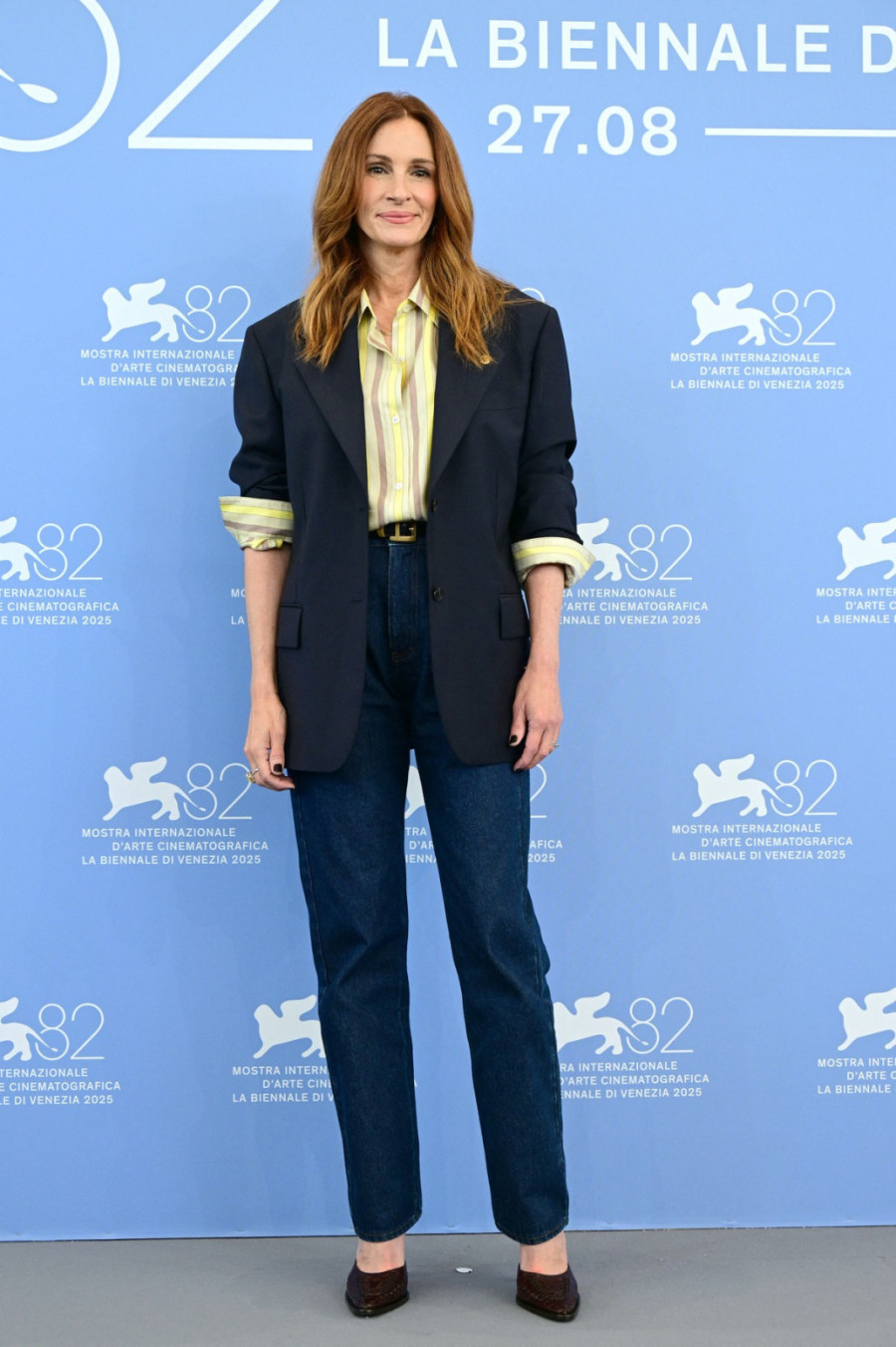 Dve lepotice – jedna odevna kombinacija: Kojoj bolje stoji? FOTO