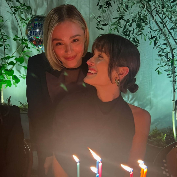 Bekamova bivša izgovorila "da" prelepoj manekenki: Nesvakidašnja venčanica ukrala šou FOTO