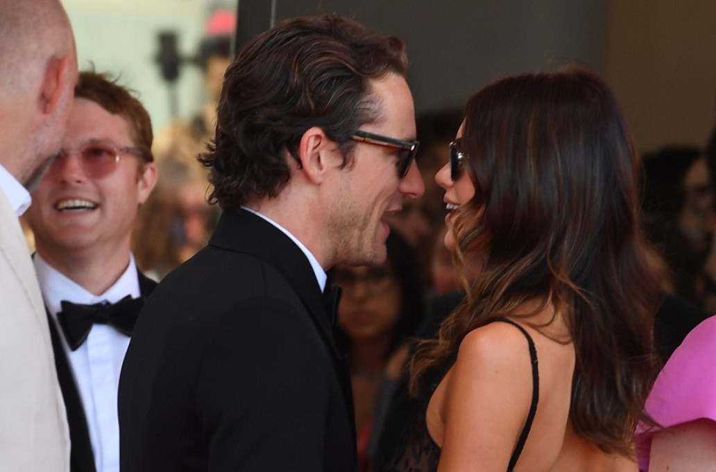 Lepa crnka pokazala gole grudi, ali i novog dečka: Šuška se da je s njim prevarila bivšeg FOTO