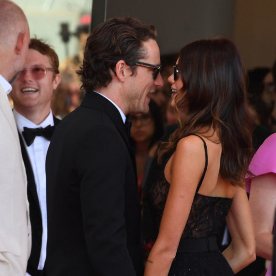 Lepa crnka pokazala gole grudi, ali i novog dečka: Šuška se da je s njim prevarila bivšeg FOTO