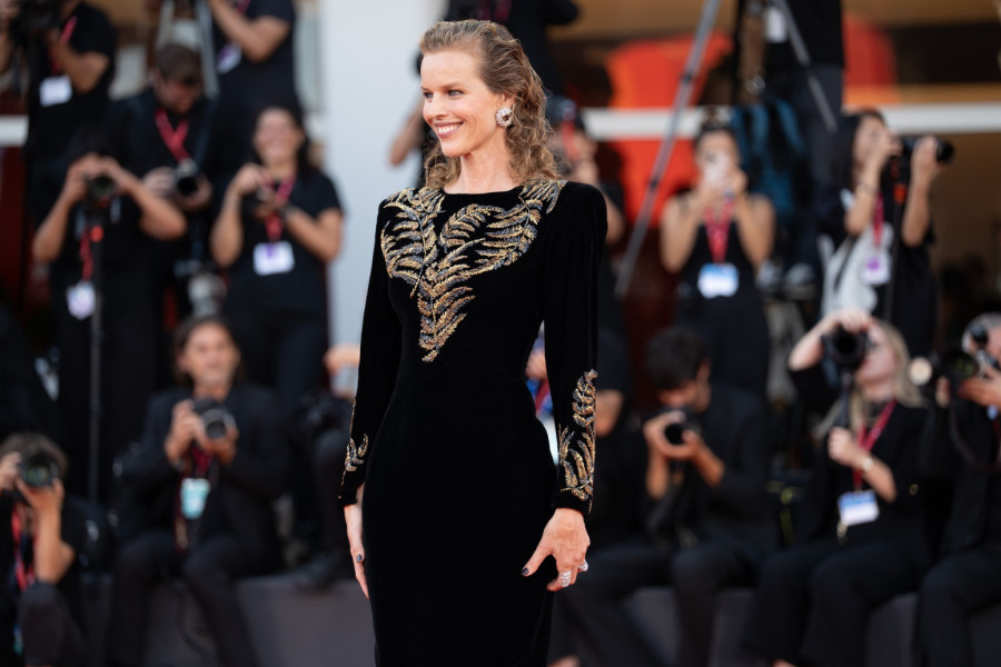 Bivša misica još uvek bez konkurencije: Demonstrirala je silu na crvenom tepihu FOTO