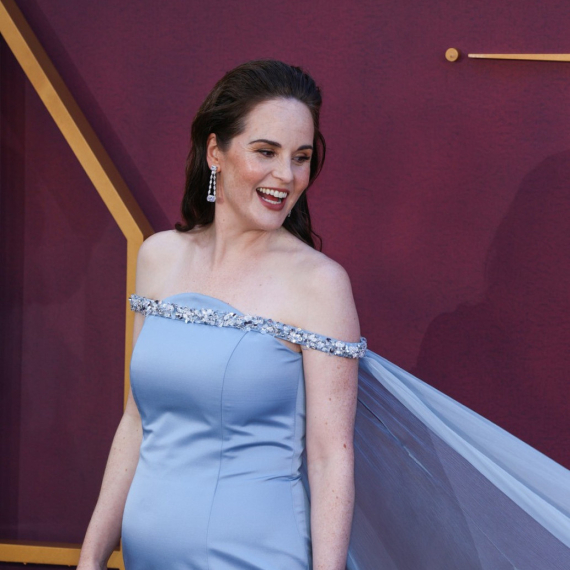 Glumica (43) čeka prvo dete: Na crvenom tepihu objavila da je trudna FOTO