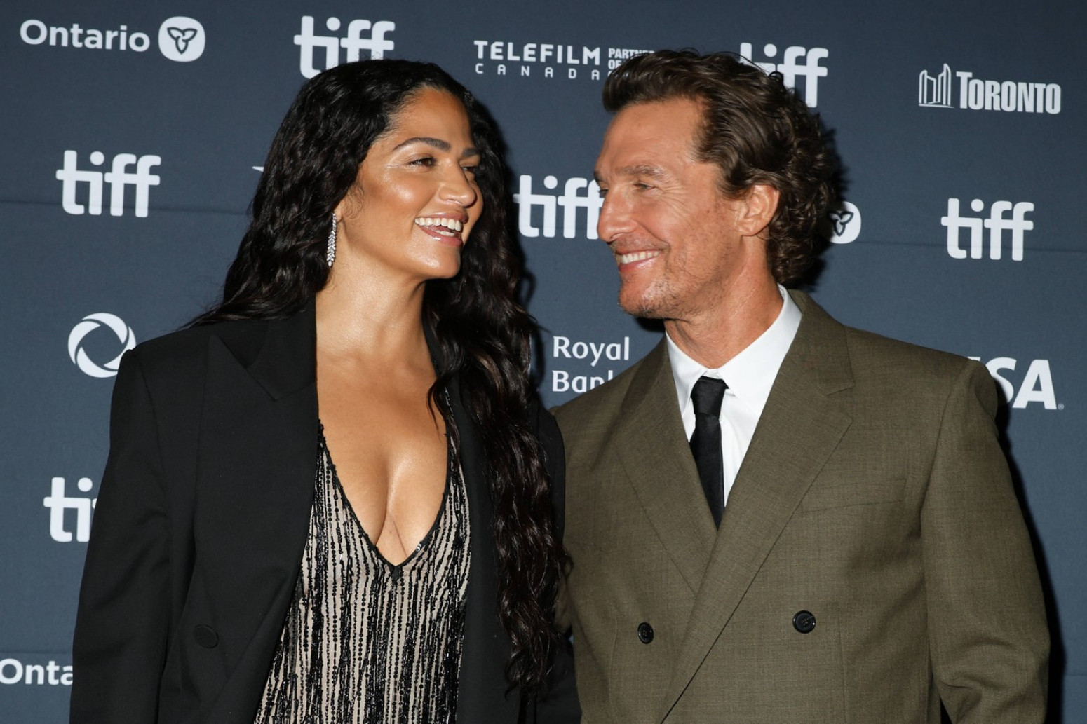 I nakon toliko godina, holivudski šmeker ne može da obuzda strasti pred njom FOTO