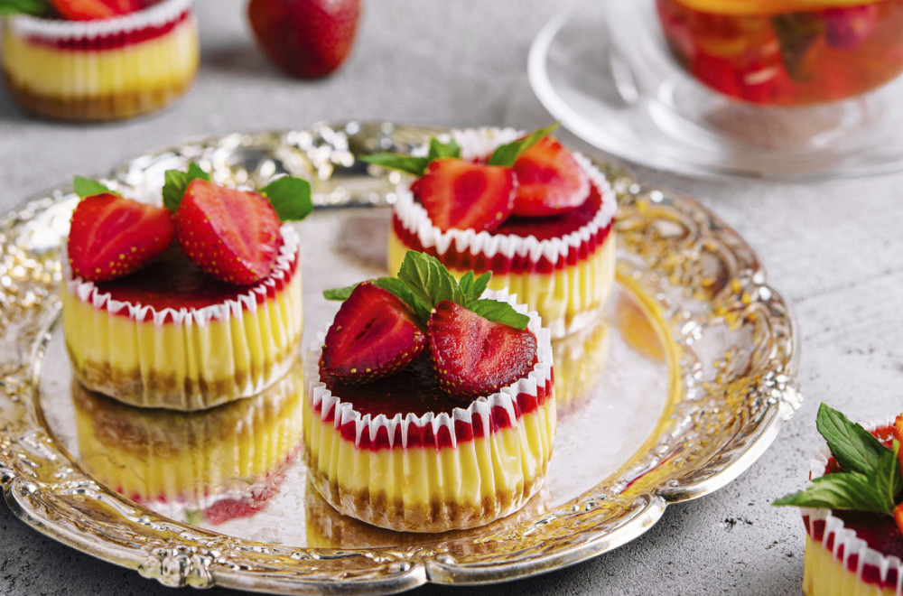 Brzi recept za kolač od kokosa i jagoda VIDEO