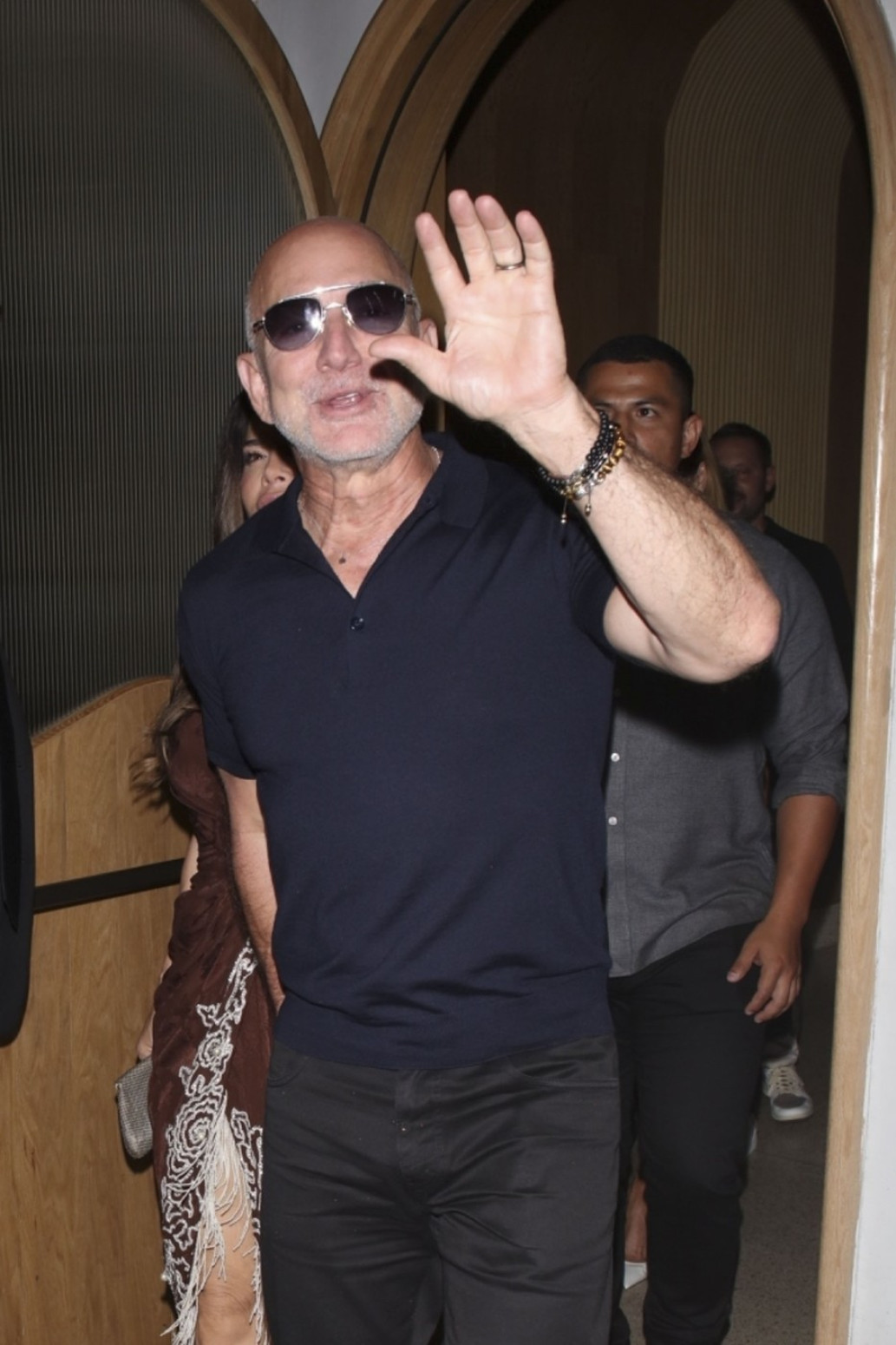 Bezos se malo opustio nakon venčanja, ali njegova draga i dalje puca od seksepila FOTO