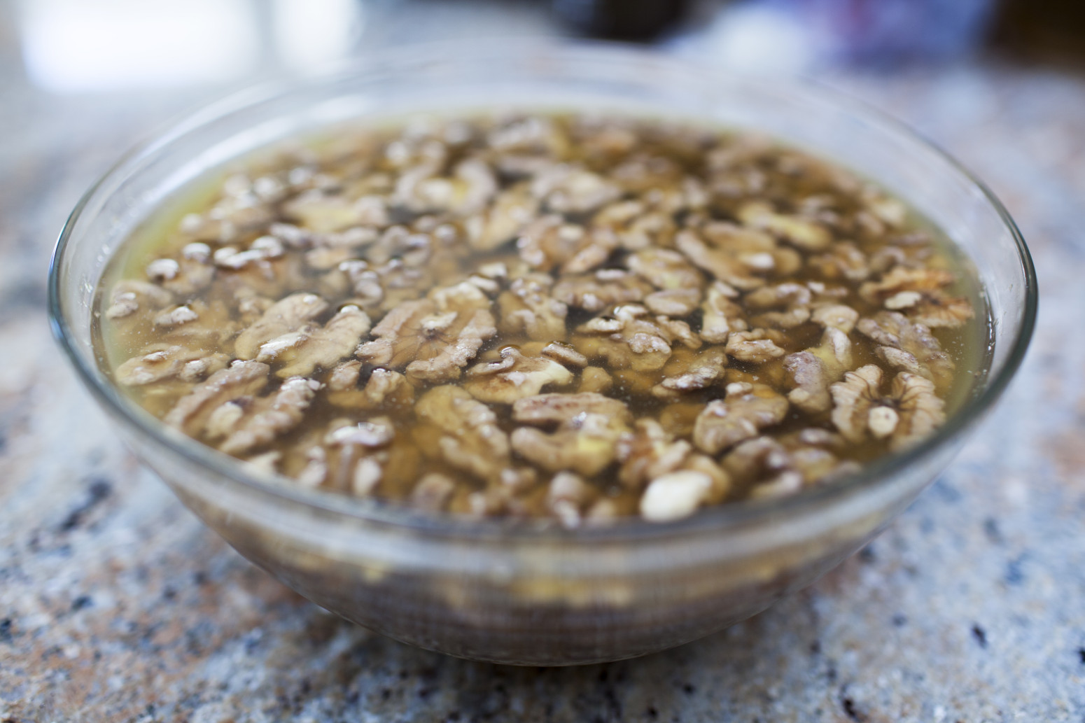 7 razloga da potopite orahe u vodu: Vaše telo će vam biti zahvalno