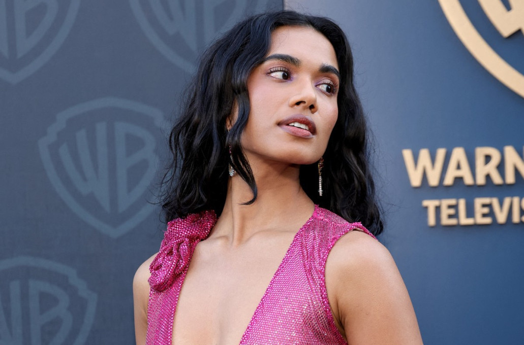 Niko nije očekivao takvu provokaciju: Providna haljina seksi glumice zavrtela pamet svima FOTO