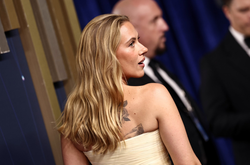 Bez proreza i dekoltea, a puca od seksepila: Haljina Skarlet Johanson svađa ljude FOTO