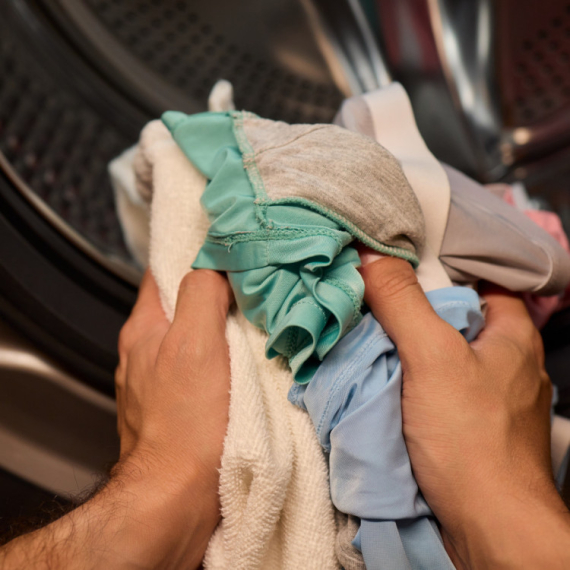 Ovih 6 komada obavezno treba da okrenete naopako pre pranja