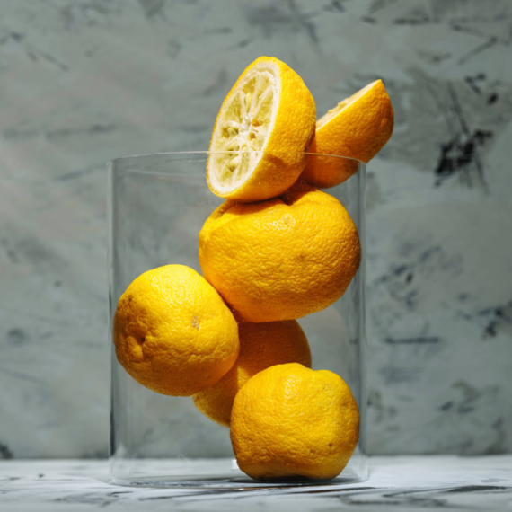 Ne bacajte stari limun: Upotrebite ga za ovaj fatastičan trik za kuću