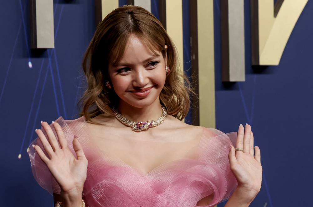 Zbog neodoljive haljine niko nije skidao pogled s nje i njenih nogu FOTO