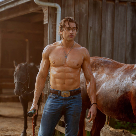 Zgodni Netfliksov kauboj zaludeo žene: "Pravi mačo-muškarac" FOTO/VIDEO