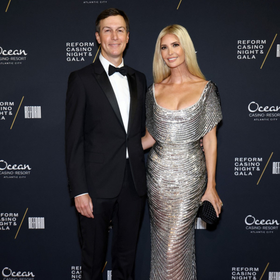 Kad dama izaziva – sve "gori": Ivanka Tramp u providnoj haljini iskopirala seksi crnku FOTO