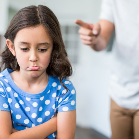 10 grešaka roditelja zbog kojih su deca nesnađena u društvu