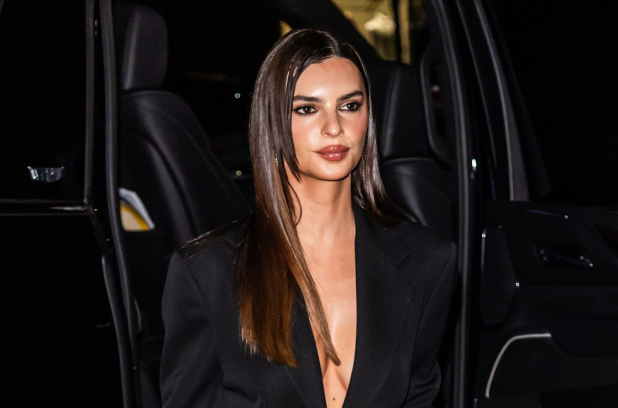 Skinula je grudnjak i samouvereno se pojavila FOTO