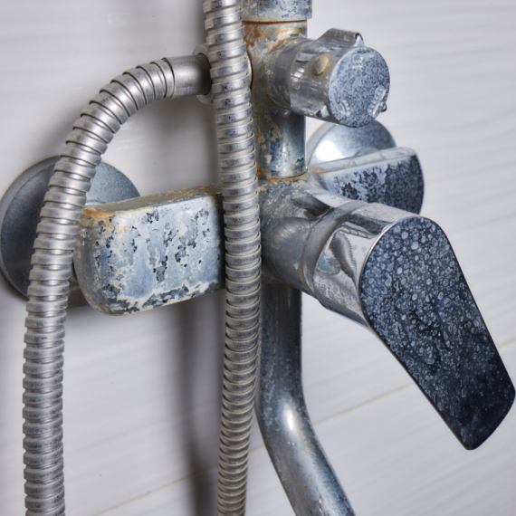 Zaboravite na ribanje, s ovim ćete očistiti baš sve – bez mučenja