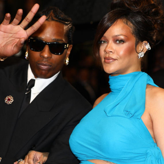 Zbog Rijanine objave "gore" mreže: Konačno čeka devojčicu? FOTO