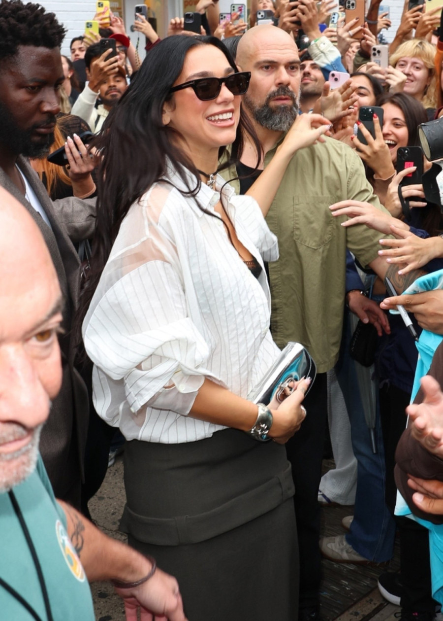 Kad su videli albansku lepoticu – svi su poludeli: Da li je do nje ili do čipkastog grudnjaka?