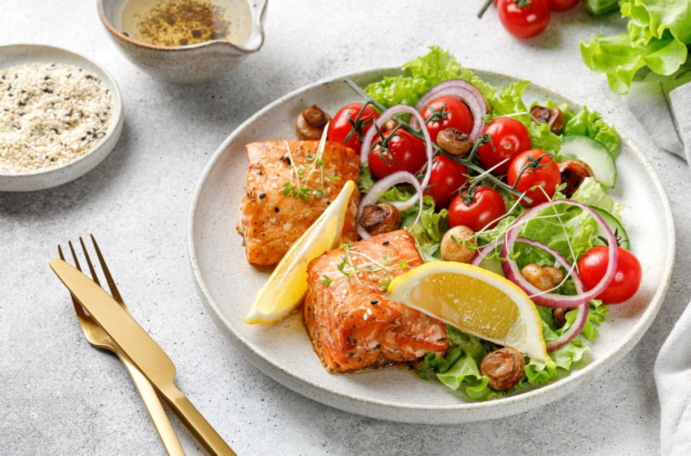 Proteinski obrok koji osvežava: Brza salata sa lososom