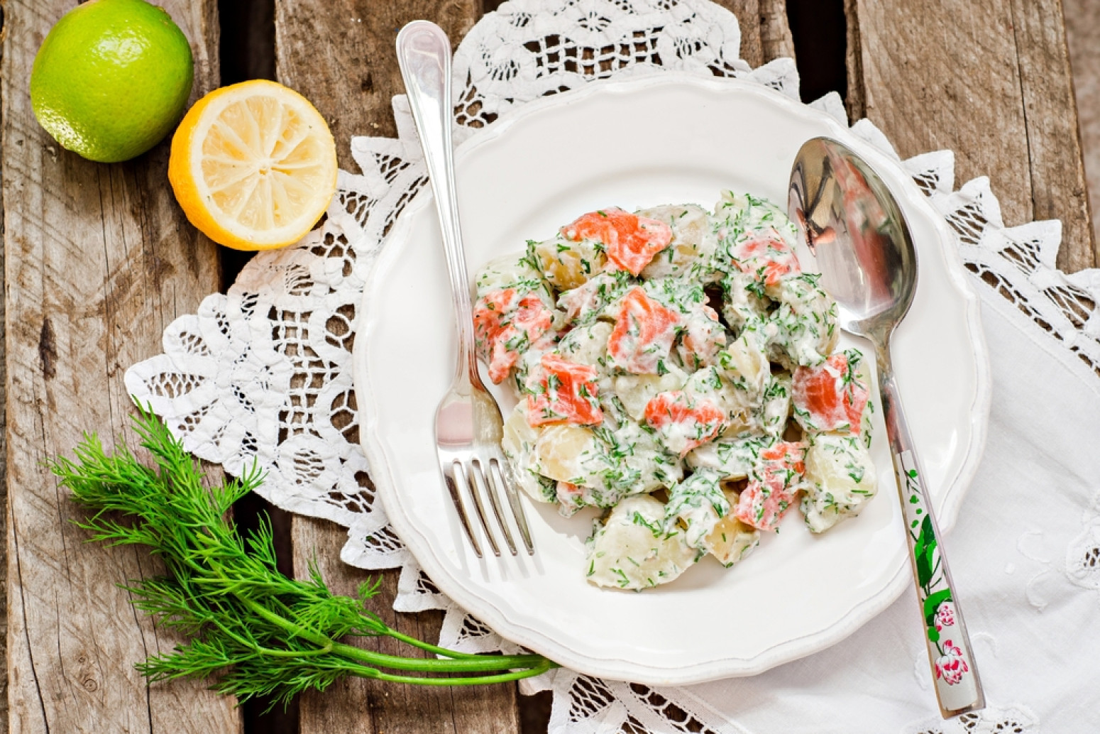 Proteinski obrok koji osvežava: Brza salata sa lososom