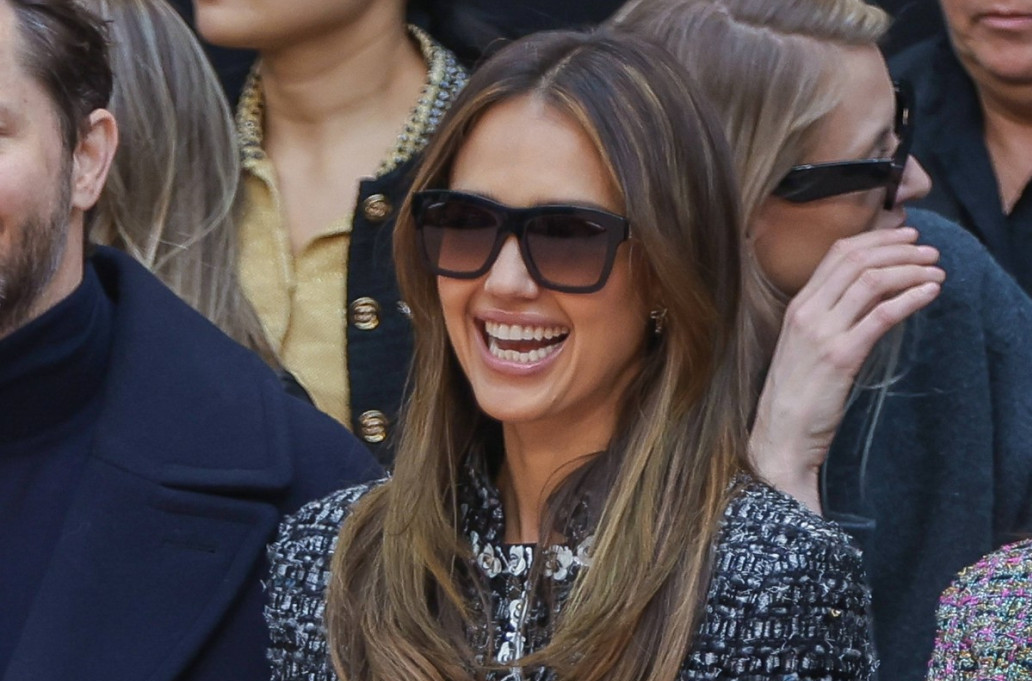 "Kao srednjoškolka": Usijale se mreže zbog Džesike Albe, "kriv" je novi dečko? FOTO