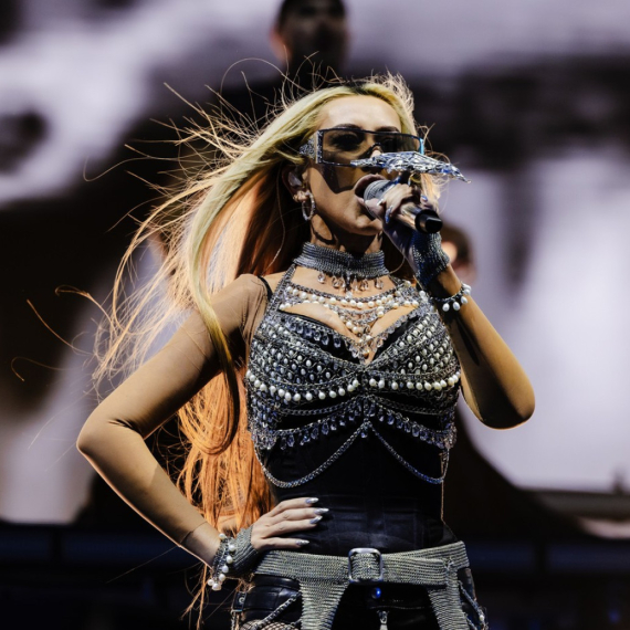 Nakon što je smršala 20 kg, rekreirala je svoj mladalački stajling: I "grmi" FOTO