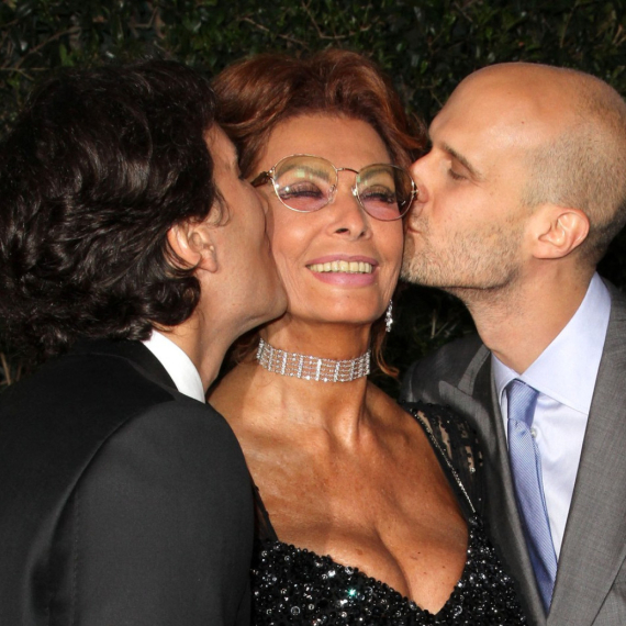 Sofija Loren proslavila 91. rođendan, pa pozirala sa prijom iz Srbije FOTO