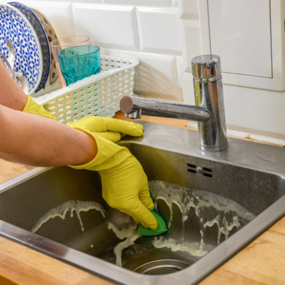 Kamenac, mrlje i neprijatni mirisi će nestati: Uz ovaj ritual sudopera će biti kao nova