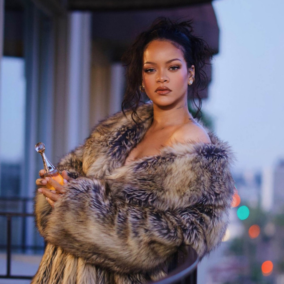 Rijana rodila devojčicu: Danima krila od javnosti, pa objavila sliku i otkrila ime FOTO