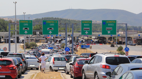Totalni kolaps za tri dana: Turisti hrle u EU, ali ih na granici čekaju nove procedure VIDEO
