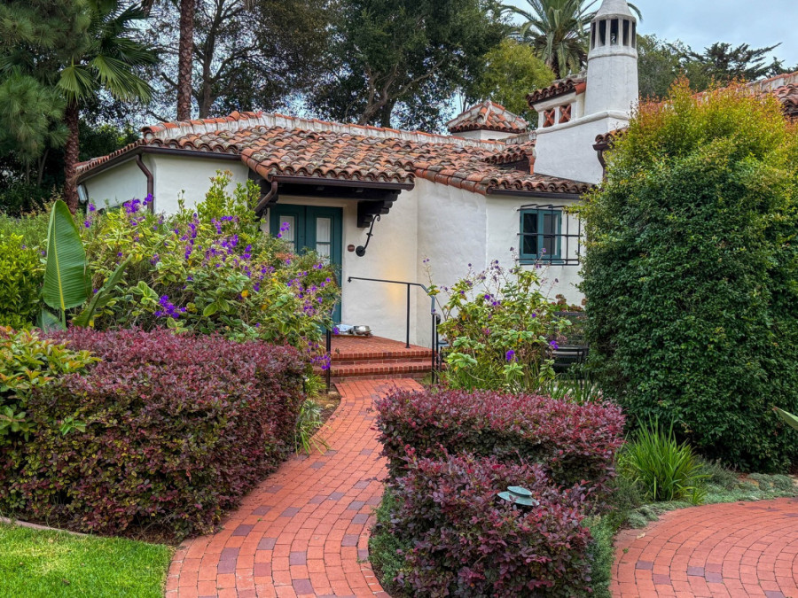 Posle svih brodoloma – konačno srećna: Prve fotke sa luksuznog venčanja Selene Gomez FOTO