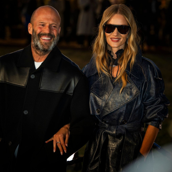 Iz čipke ne izlazi: Još jedna reklama sa seksi plavušom zbog koje nećete spavati FOTO