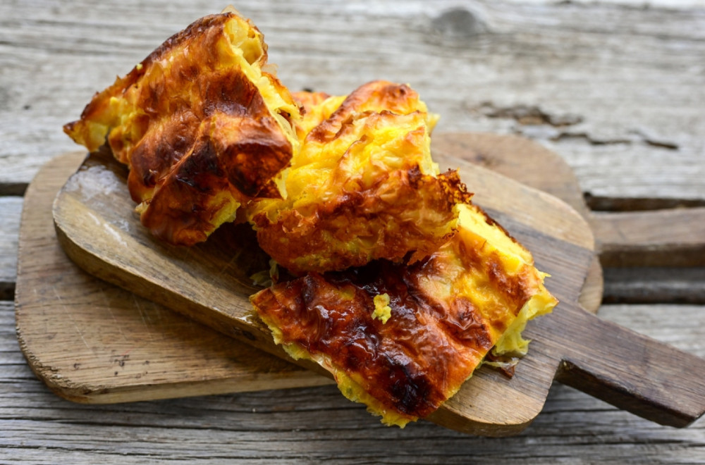 Sočna i hrskava – u isto vreme: Najbrža i najukusnija gibanica koju ćete pojesti za tren oka