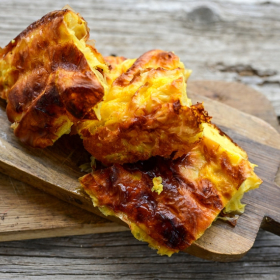 Sočna i hrskava – u isto vreme: Najbrža i najukusnija gibanica koju ćete pojesti za tren oka