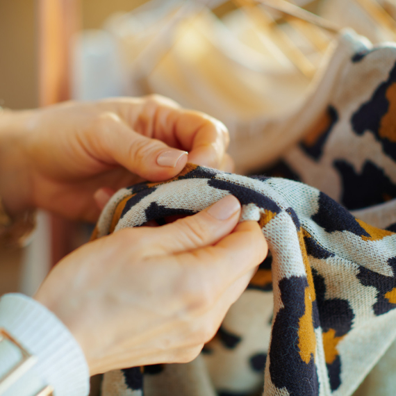 Da vam ne bi uništili omiljenu odeću, rešite ih se: Prirodne metode protiv moljaca