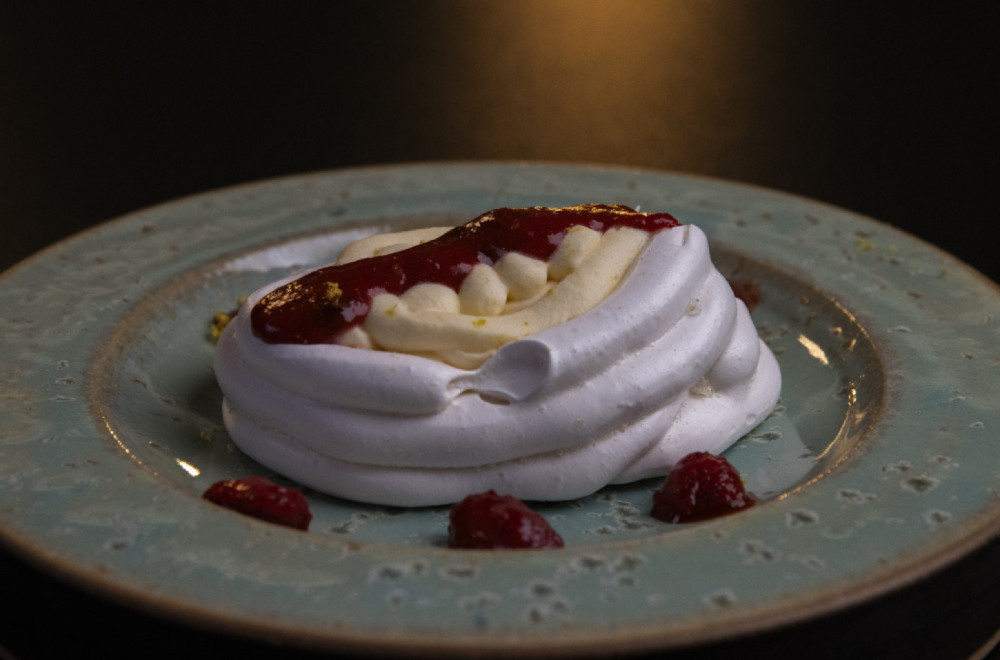 Čuvena Pavlova torta po receptu koji je i sudije MasterChefa ostavio bez daha