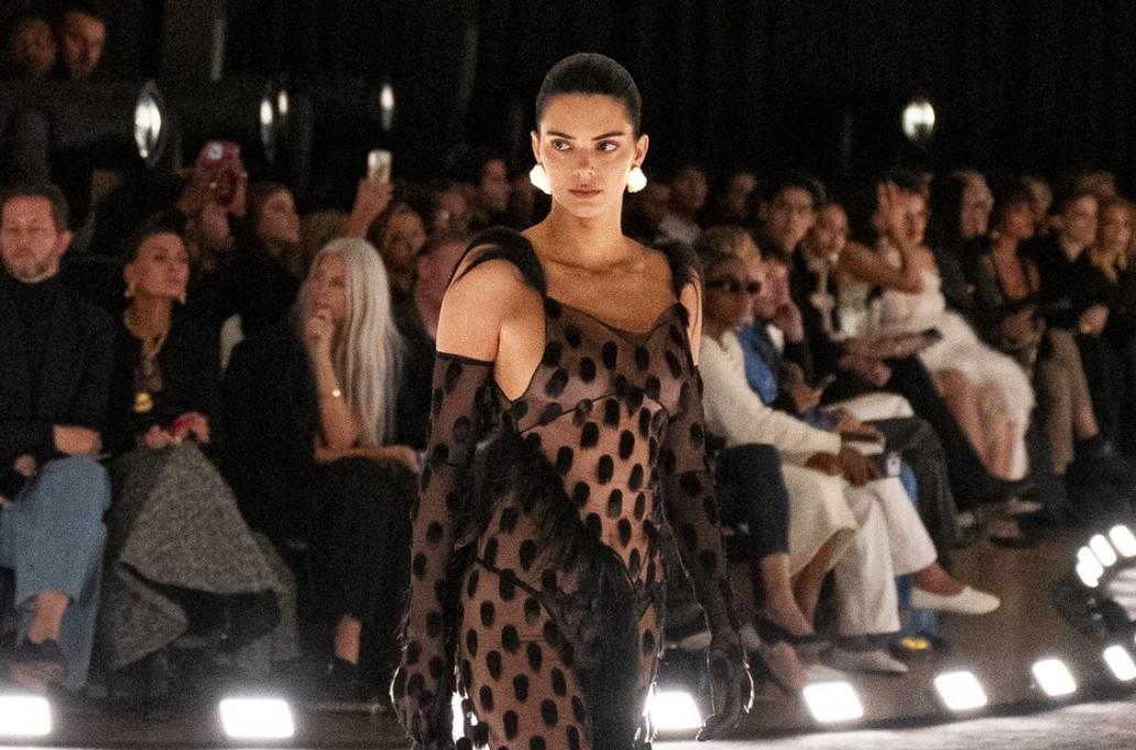 Kad se skine najtraženija manekenka – tad sve "pršti" od seksepila FOTO/VIDEO