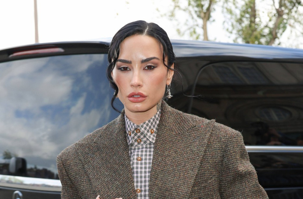 "Uhapsite njenog plastičnog hirurga": Pevačica iznenadila "ispeglanim" licem FOTO