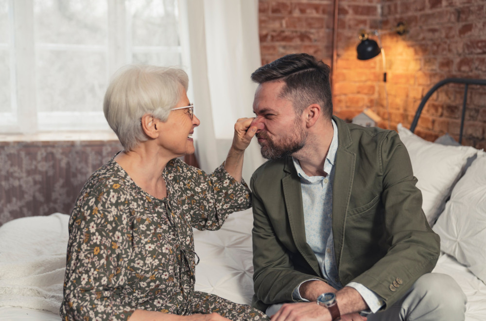 Ne mogu bez mame: Ova četiri znaka su "mamini sinovi" i to ostaju za ceo život