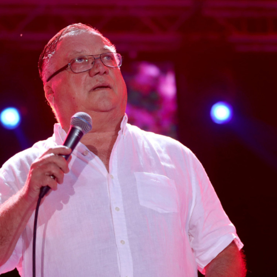 Ko je bio Halid Bešlić: Zaljubljenik u muziku od malih nogu