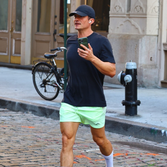 Ne krije mišićavo telo nakon raskida: Slavni glumac želi što više pažnje FOTO