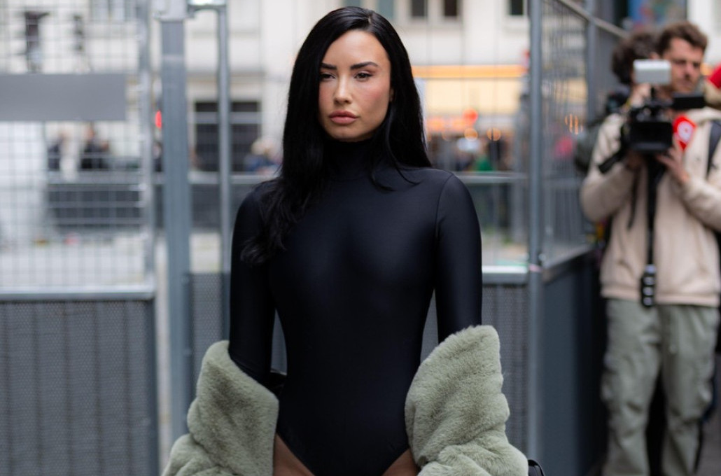 "Bravo" za plastičnog hirurga: Jedva pomera lice, a fotke su bizarne FOTO