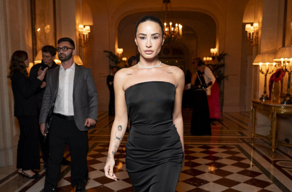 Bravo za plastičnog hirurga: Jedva pomera lice, a fotke su bizarne FOTO