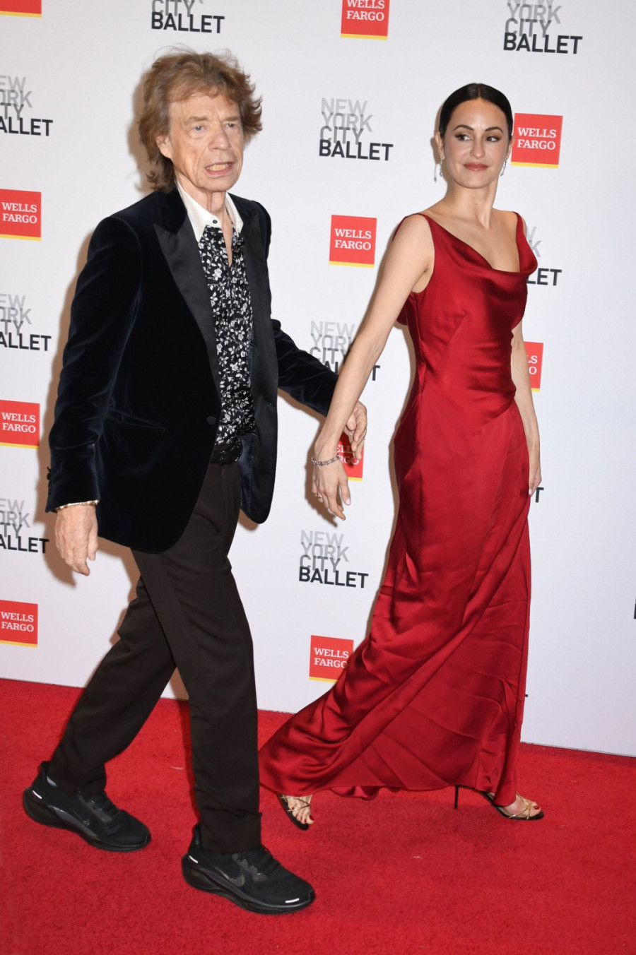 Kada se pojavio sa 44 godine mlađom – sve je stalo: Verenica Mika Džegera ukrala šou FOTO