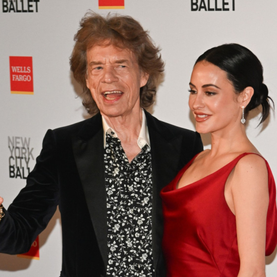 Kada se pojavio sa 44 godine mlađom – sve je stalo: Verenica Mika Džegera ukrala šou FOTO