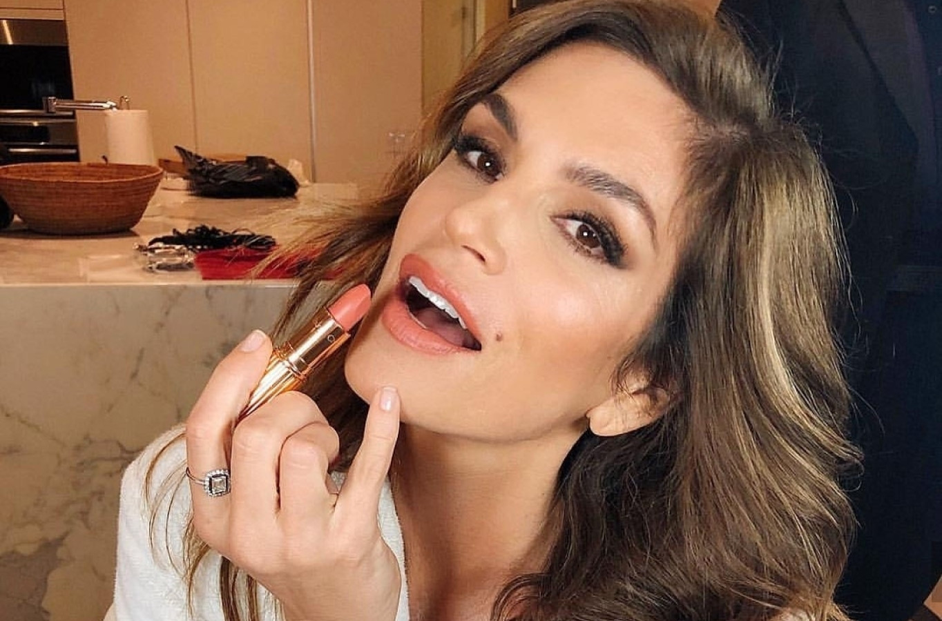 Sindi Kraford oživela kultni autfit koji ju je proslavio: I dalje je seksi FOTO