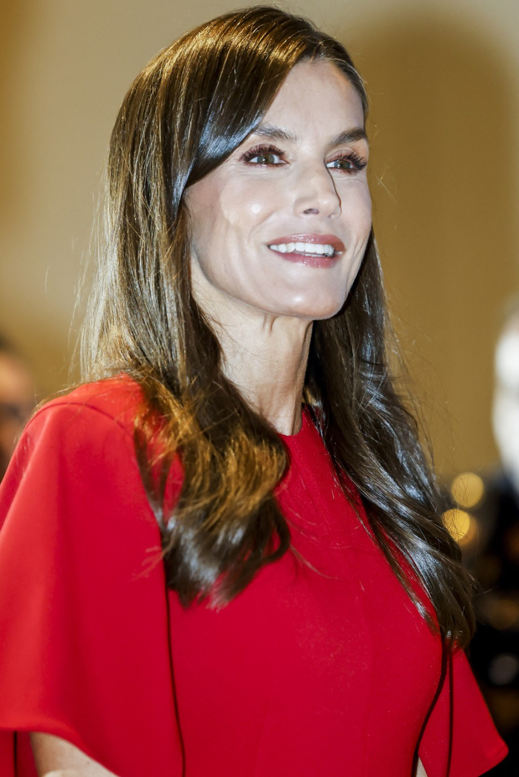 Omiljena kraljica ima savršenu haljinu koja pristaje svakoj ženi FOTO