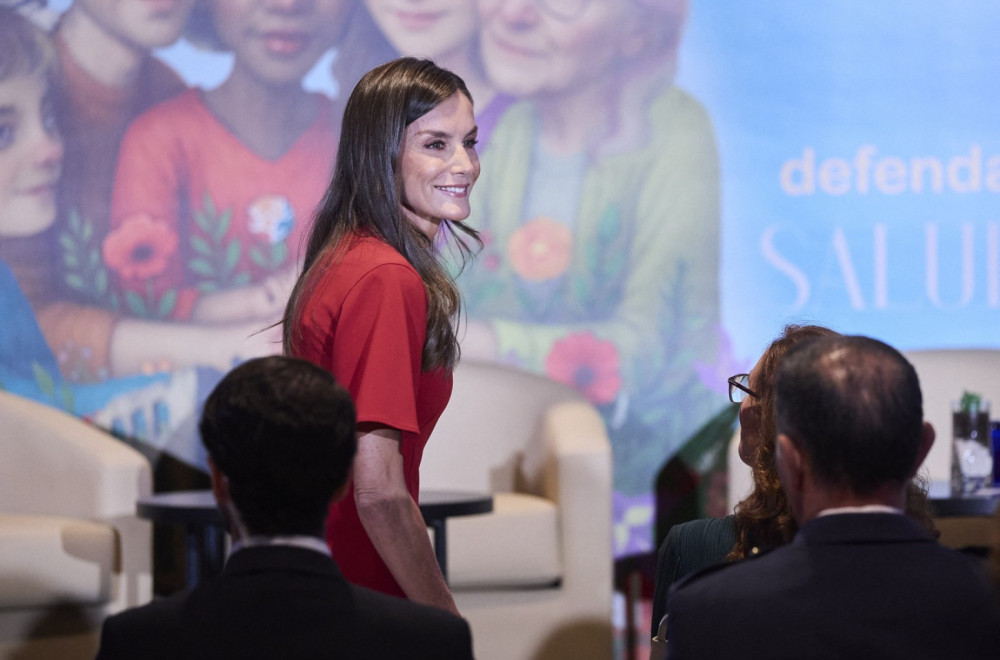 Omiljena kraljica ima savršenu haljinu koja pristaje svakoj ženi FOTO