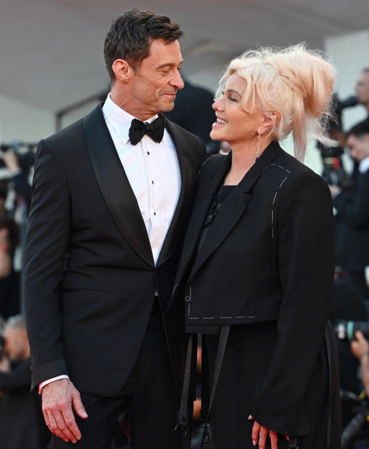 Hju Džekmen prvi put u javnosti s novom devojkom: Zbog nje je okončao brak FOTO